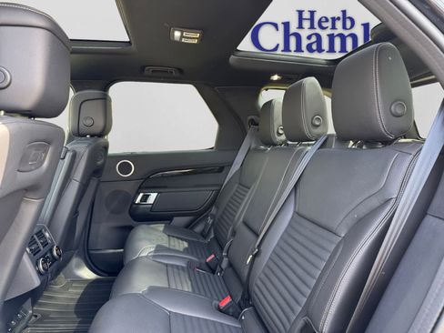 Used 2025 Land Rover Discovery S AWD/4WD image 18