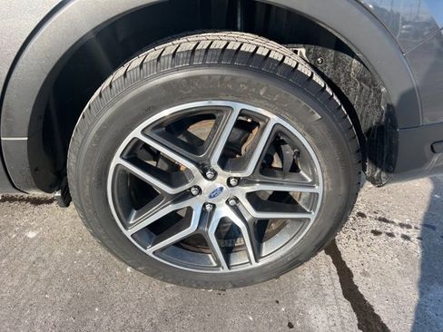 Used 2018 Ford Explorer Sport w/ Equipment Group 401A image 9
