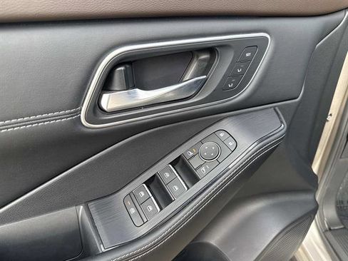 Used 2023 Nissan Rogue Platinum w/ Platinum Premium Package image 13