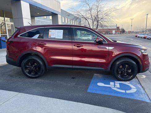 Used 2022 Kia Sorento LX image 6