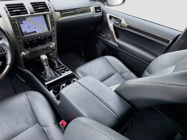 Used 2021 Lexus GX 460 Luxury w/ Accessory Package AWD/4WD image 19