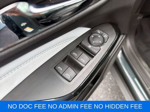 Used 2025 Chevrolet Trax LT FWD image 13