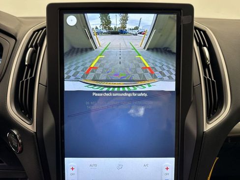 New 2024 Ford Edge SE image 8