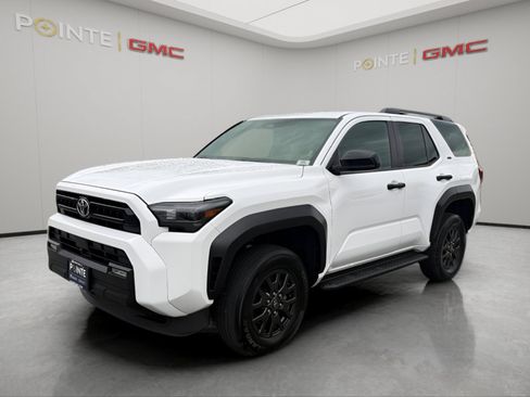 Used 2025 Toyota 4Runner SR5 AWD/4WD image 7