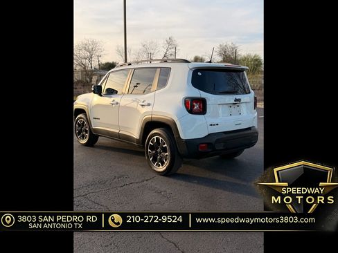 Used 2023 Jeep Renegade Latitude AWD/4WD image 7