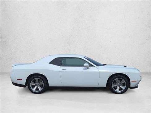 Used 2019 Dodge Challenger SXT RWD image 4