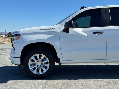 Used 2023 Chevrolet Silverado 1500 Custom image 2