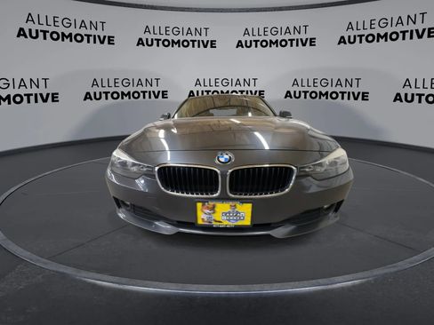 Used 2014 BMW 320i xDrive Sedan AWD/4WD image 5