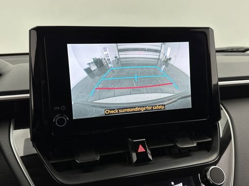 Used 2025 Toyota Corolla Cross LE image 19