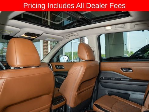 Used 2024 Nissan Pathfinder Platinum AWD/4WD image 11