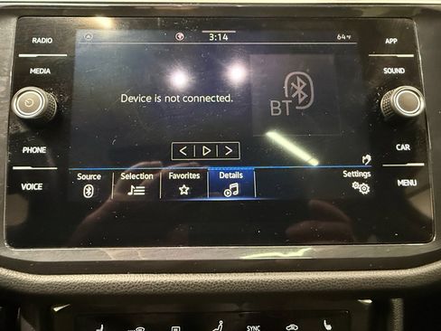 Used 2024 Volkswagen Tiguan SE image 36