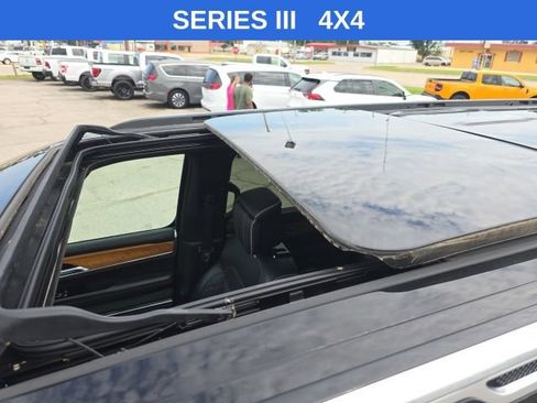 Used 2024 Jeep Grand Wagoneer L Series III AWD/4WD image 24