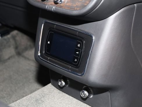 Used 2019 Bentley Bentayga image 18