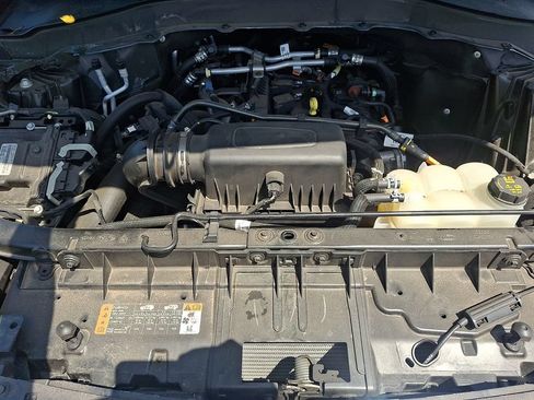 Used 2023 Ford Explorer XLT w/ Equipment Group 202A AWD/4WD image 29