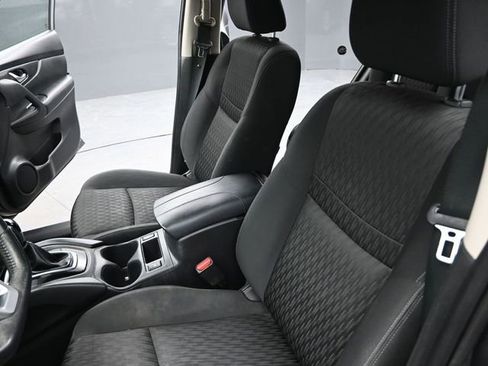 Used 2018 Nissan Rogue SV image 14