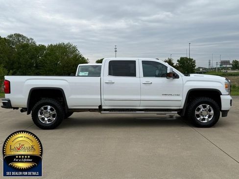 Used 2019 GMC Sierra 3500 Denali w/ Duramax Plus Package AWD/4WD image 4
