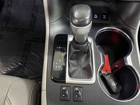 Certified 2019 Toyota Highlander XLE image 22