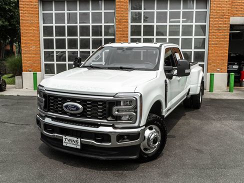 Used 2025 Ford F350 Lariat w/ Lariat Ultimate Package AWD/4WD image 2