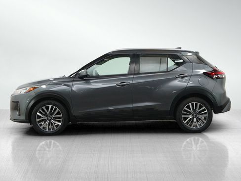 Used 2022 Nissan Kicks SV FWD image 2