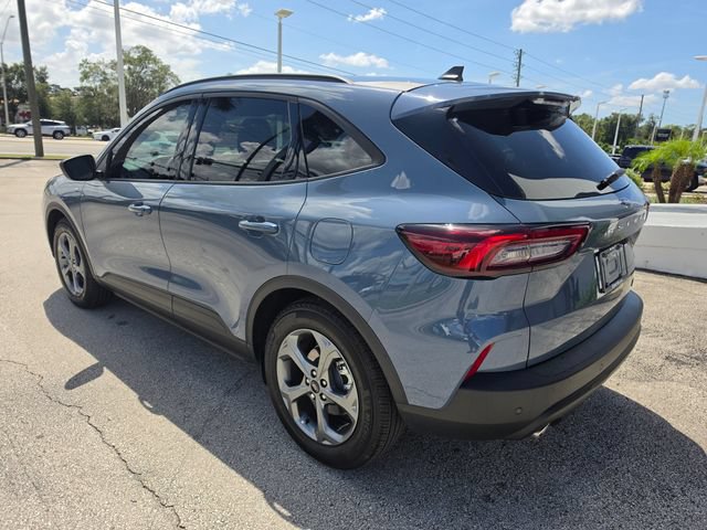 Used 2025 Ford Escape ST-Line w/ Tech Pack #1 FWD image 3