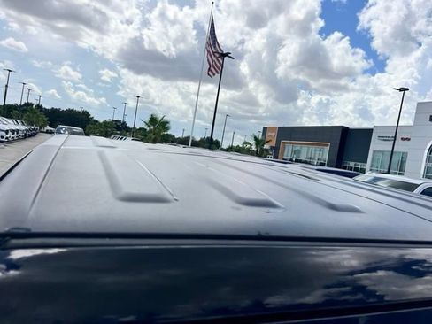 Used 2024 Jeep Gladiator Sport AWD/4WD image 7