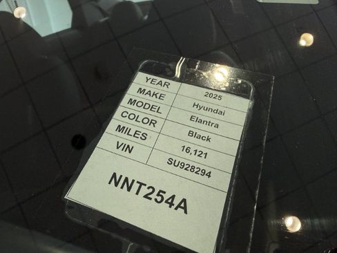 Used 2025 Hyundai Elantra Sport FWD image 36