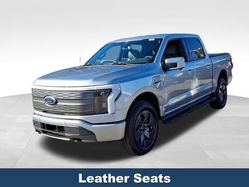 Used 2022 Ford F150 Lightning Lariat w/ Tow Technology Package image 4