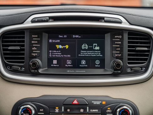 Used 2018 Kia Sorento LX image 29