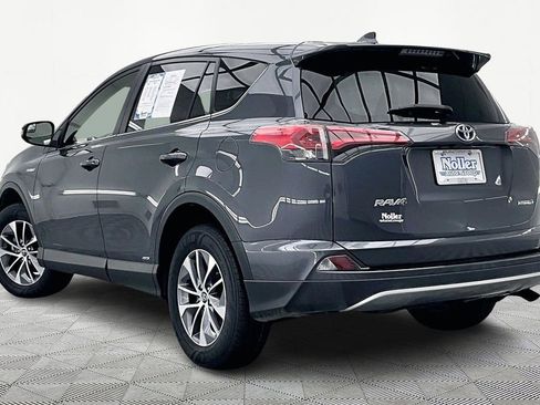 Used 2018 Toyota RAV4 LE image 13