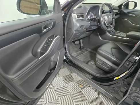 Used 2022 Toyota Highlander XLE AWD/4WD image 21