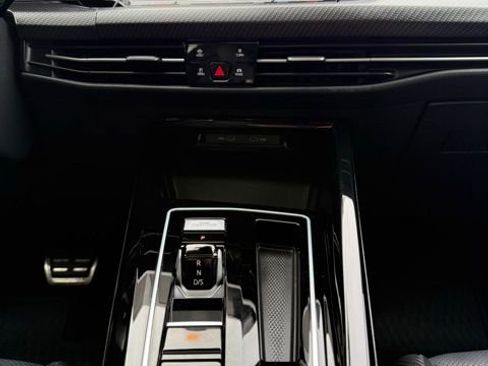 Used 2024 Volkswagen Golf R image 25