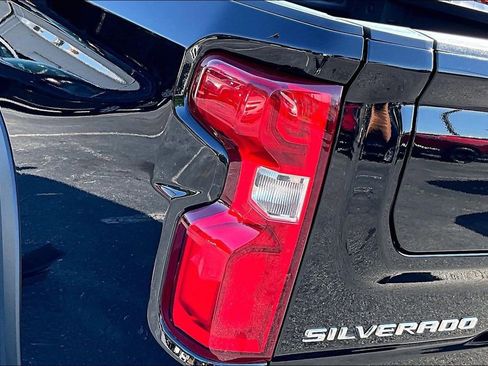 Used 2023 Chevrolet Silverado 1500 ZR2 w/ Technology Package AWD/4WD image 23