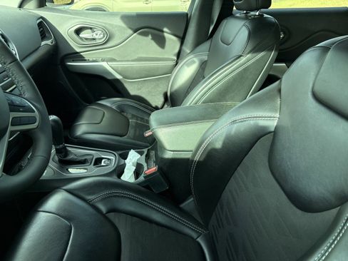 Used 2022 Jeep Cherokee Latitude w/ Sun & Sound Group image 7