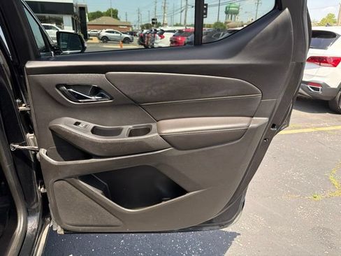 Used 2020 Chevrolet Traverse LT FWD image 17