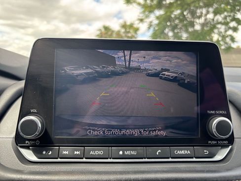 Used 2025 Nissan Rogue SV FWD image 25