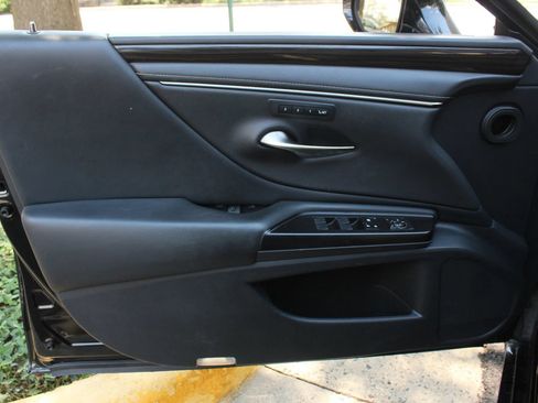 Used 2019 Lexus ES 300h w/ Premium Package FWD image 15