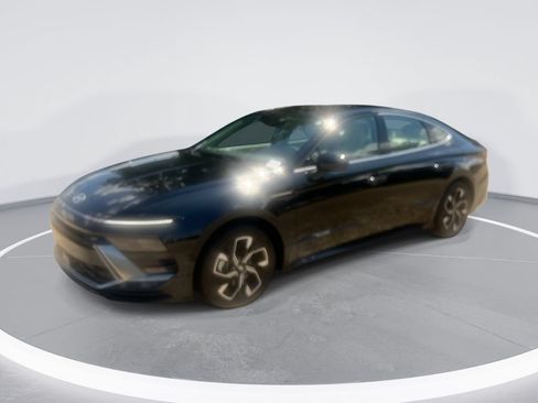 Used 2025 Hyundai Sonata SEL FWD image 1