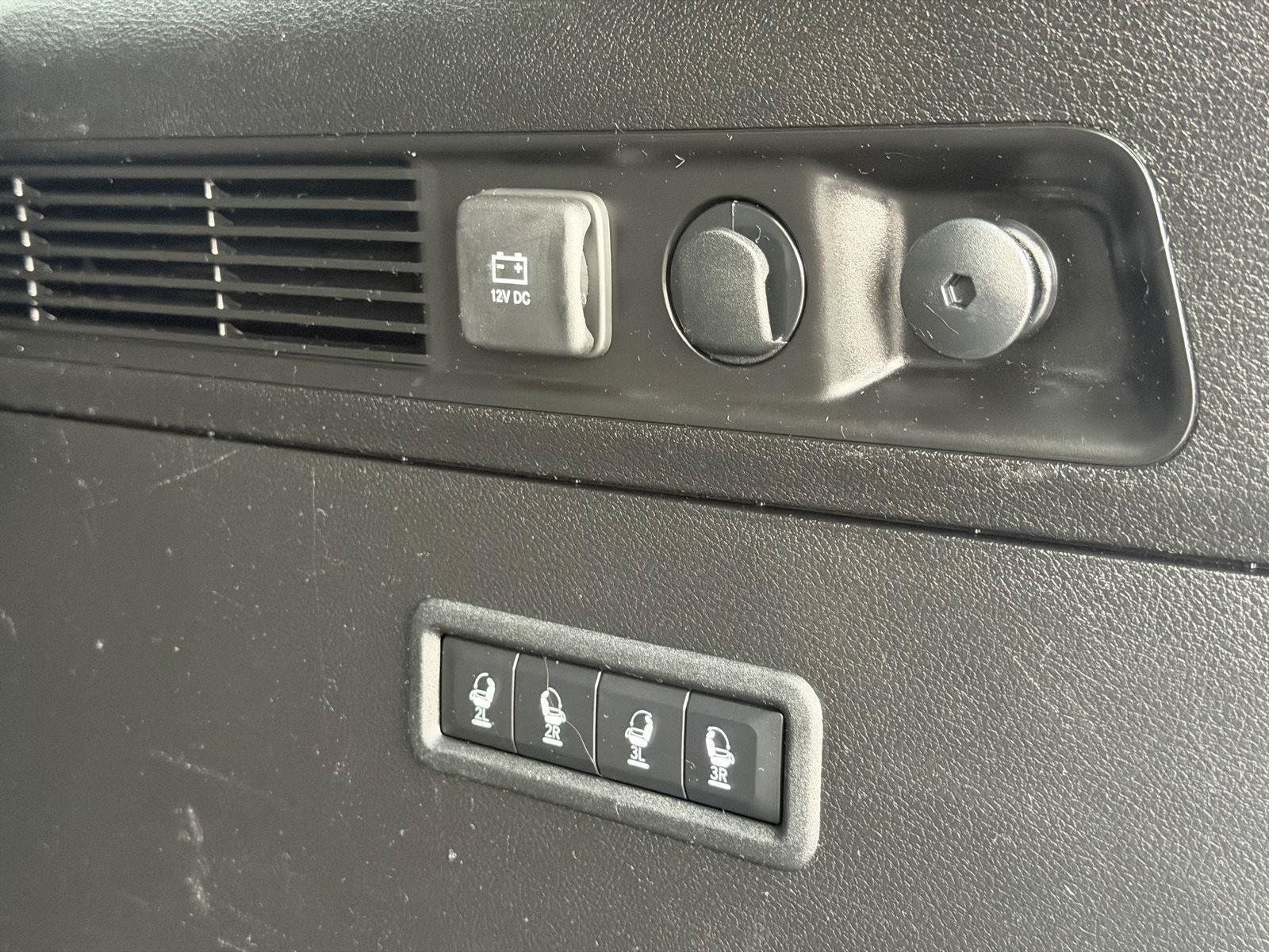 Used 2024 Jeep Wagoneer Series III AWD/4WD image 43