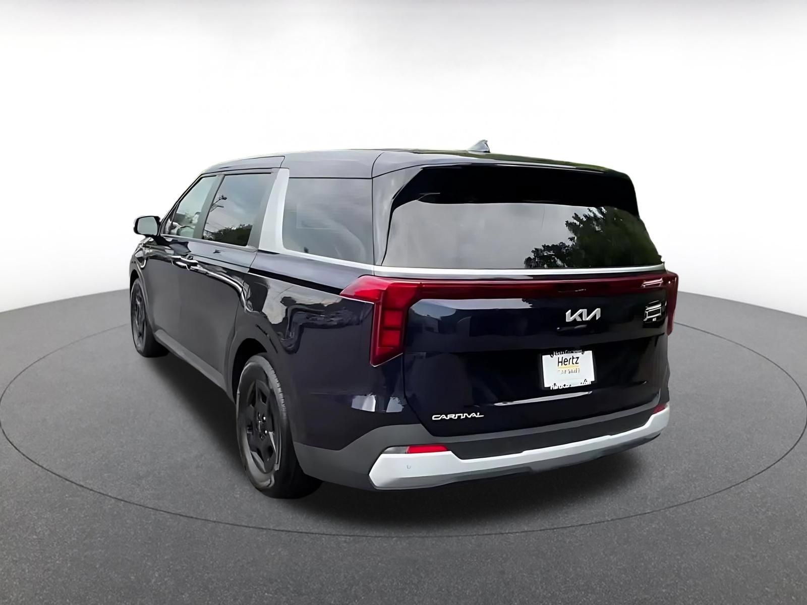 Used 2026 Kia Carnival FWD image 10