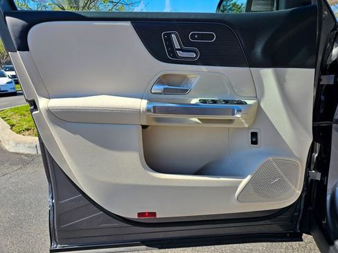 New 2026 Mercedes-Benz GLB 250 4MATIC image 19