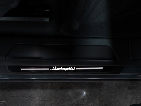 New 2025 Lamborghini Urus SE image 48