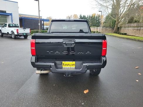 Used 2024 Toyota Tacoma TRD Off-Road image 4