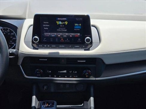 Used 2025 Nissan Rogue SV FWD image 14