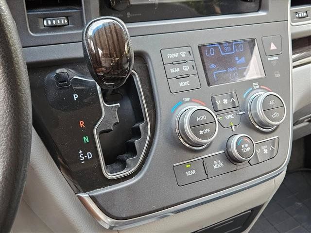 Used 2015 Toyota Sienna XLE FWD image 12