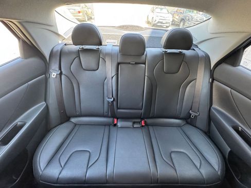 Used 2025 Hyundai Elantra Limited image 41