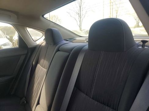 Used 2018 Nissan Sentra SV image 9