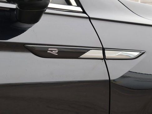 Used 2023 Volkswagen Tiguan SEL R-Line image 9