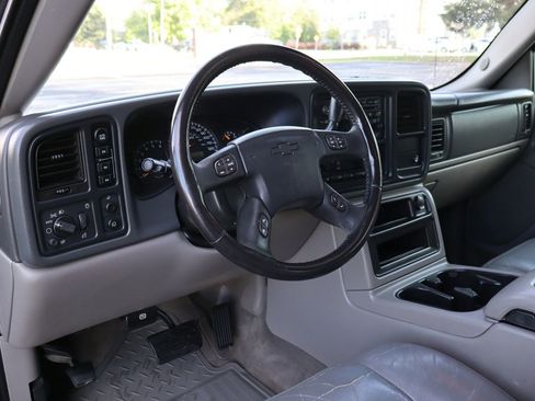 Used 2005 Chevrolet Avalanche Z71 w/ Sun And Sound Package AWD/4WD image 14