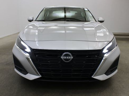 Used 2024 Nissan Altima 2.5 SV FWD image 7