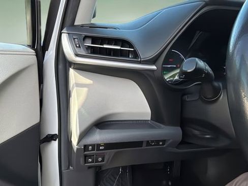 Used 2023 Toyota Sienna XLE w/ XLE Plus Package image 22